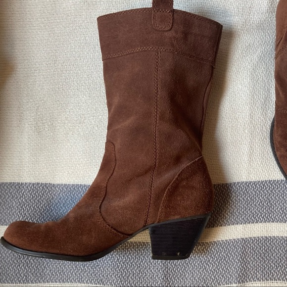 BCBG Brown leather boots 9 - Like New - Picture 6 of 7